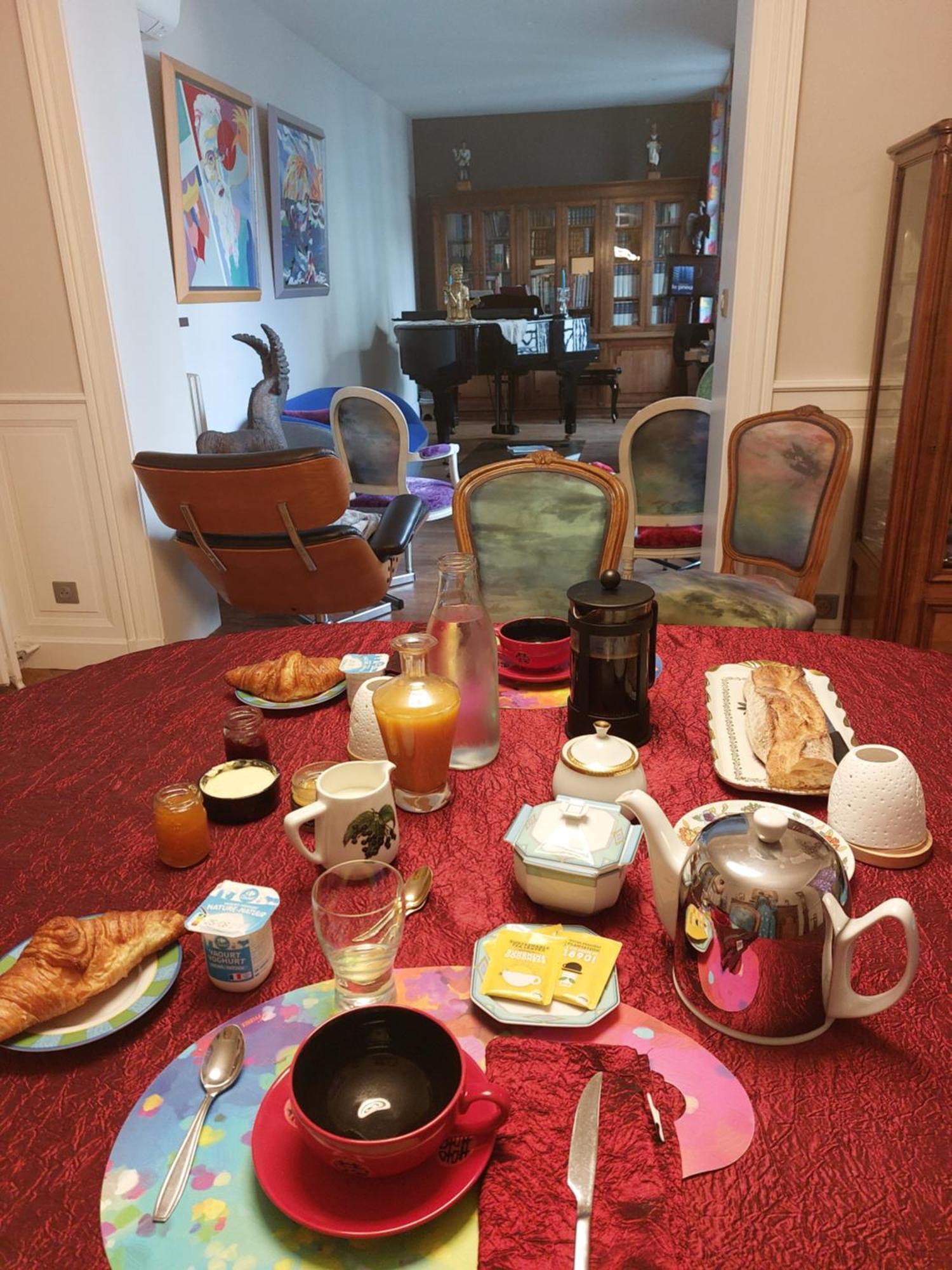 Hyper Centre ,jolie Climatisée Avec Parking Securise Gratuit